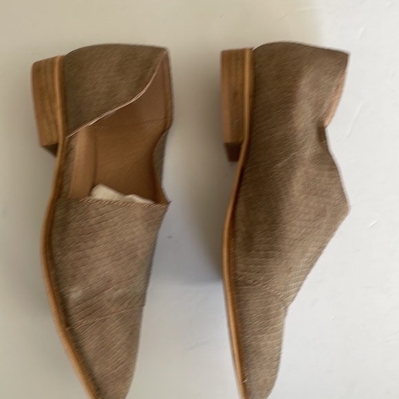 Catherine Malandrino beige open side flat shoes size 8 - Picture 5 of 9